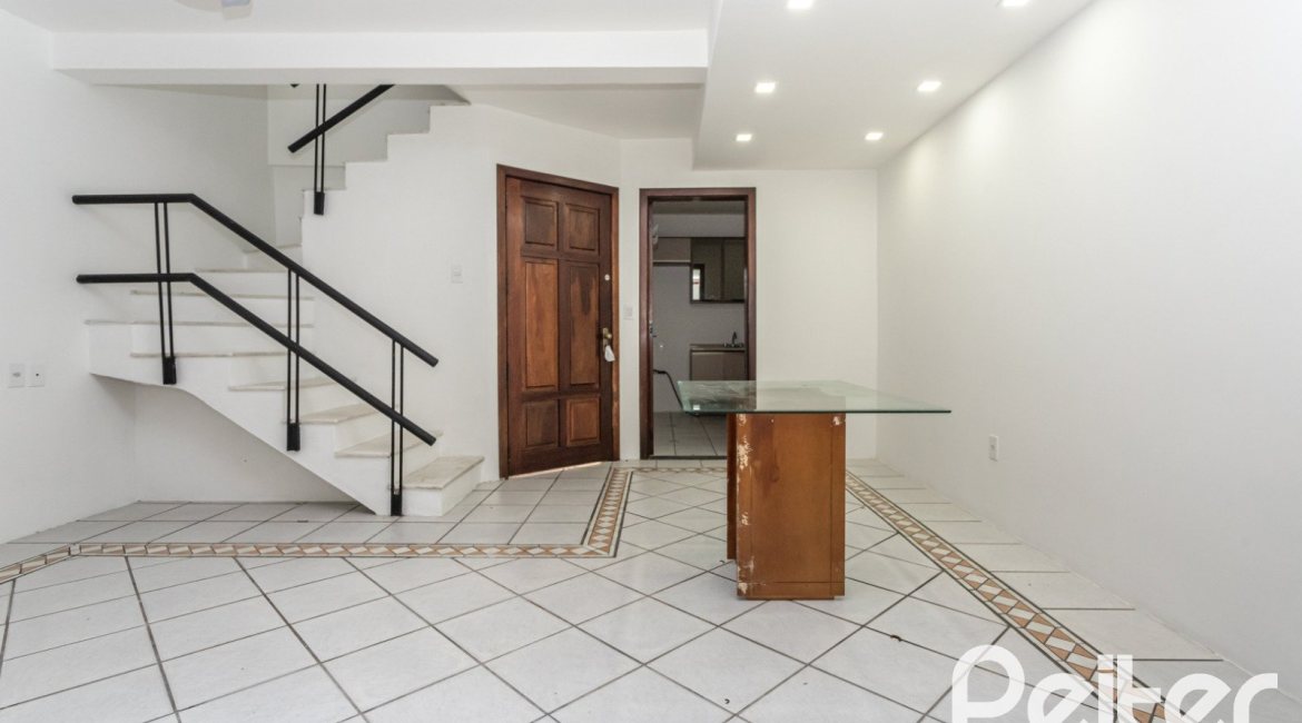 Casa em Condomínio à venda com 135m², 2 dormitórios, 1 suíte, 2 vagas, no bairro Tristeza em PORTO ALEGRE