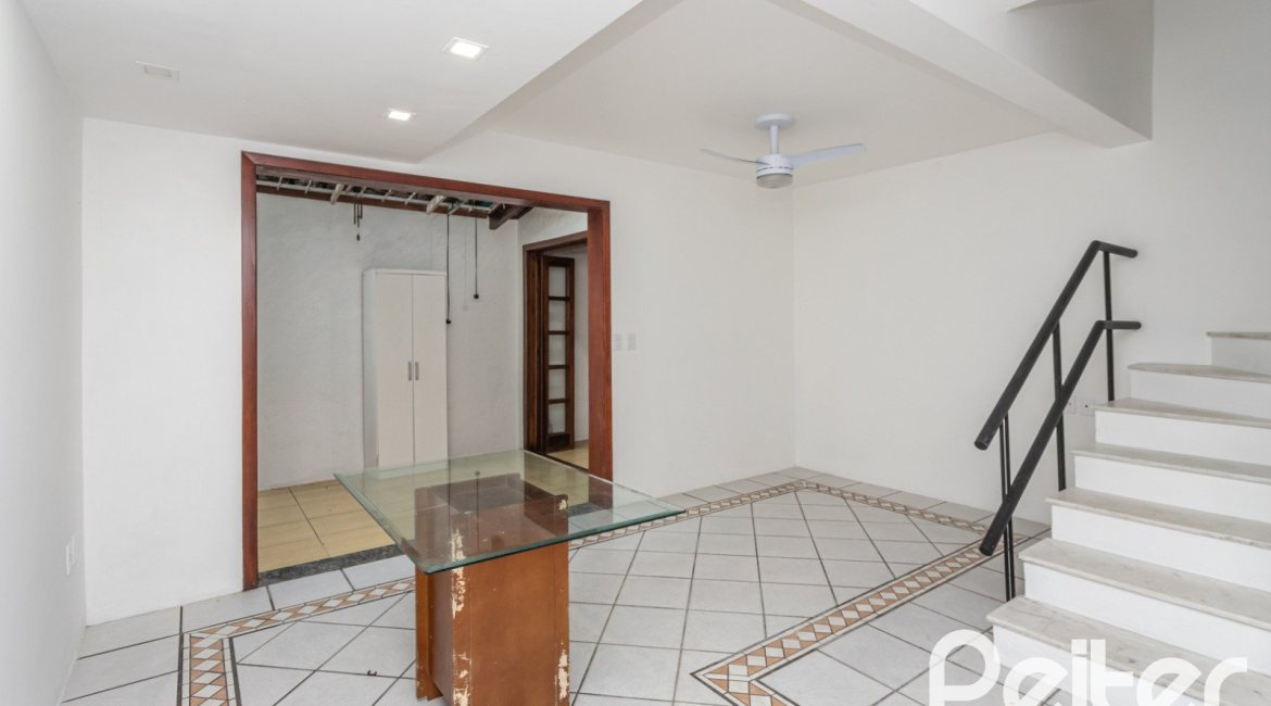 Casa em Condomínio à venda com 135m², 2 dormitórios, 1 suíte, 2 vagas, no bairro Tristeza em PORTO ALEGRE