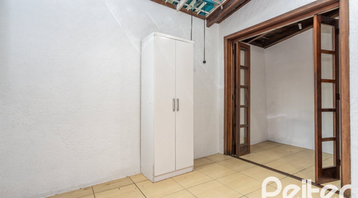 Casa em Condomínio à venda com 135m², 2 dormitórios, 1 suíte, 2 vagas, no bairro Tristeza em PORTO ALEGRE