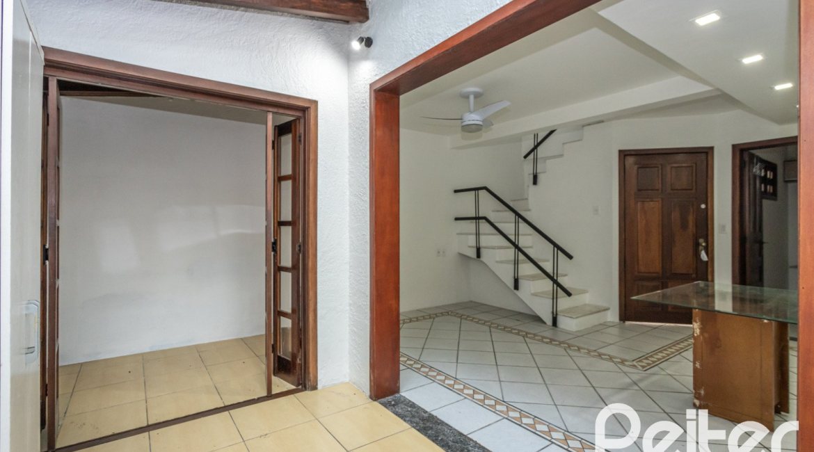 Casa em Condomínio à venda com 135m², 2 dormitórios, 1 suíte, 2 vagas, no bairro Tristeza em PORTO ALEGRE