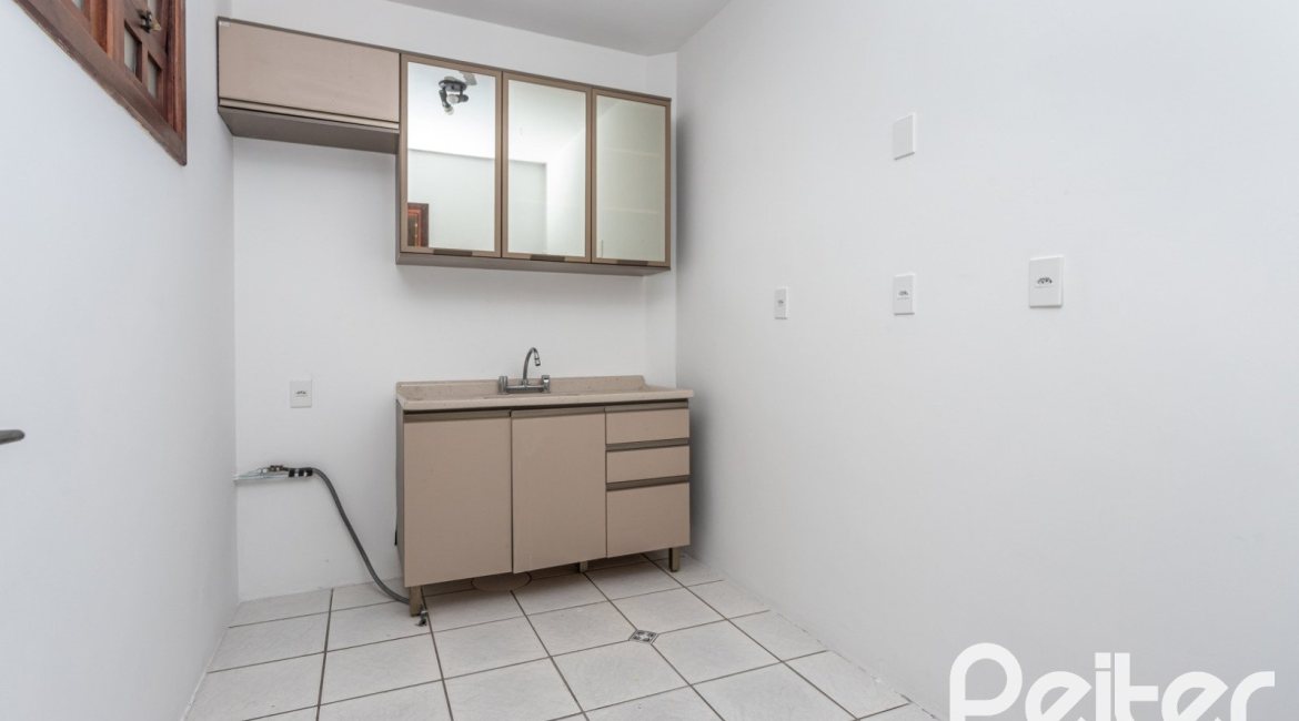 Casa em Condomínio à venda com 135m², 2 dormitórios, 1 suíte, 2 vagas, no bairro Tristeza em PORTO ALEGRE