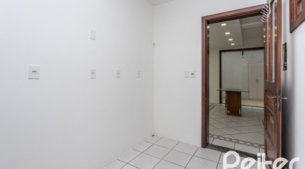 Casa em Condomínio à venda com 135m², 2 dormitórios, 1 suíte, 2 vagas, no bairro Tristeza em PORTO ALEGRE