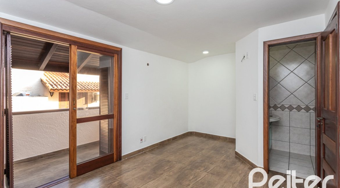 Casa em Condomínio à venda com 135m², 2 dormitórios, 1 suíte, 2 vagas, no bairro Tristeza em PORTO ALEGRE