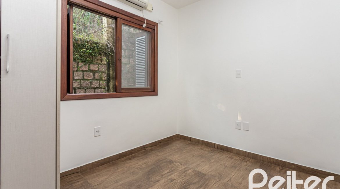 Casa em Condomínio à venda com 135m², 2 dormitórios, 1 suíte, 2 vagas, no bairro Tristeza em PORTO ALEGRE