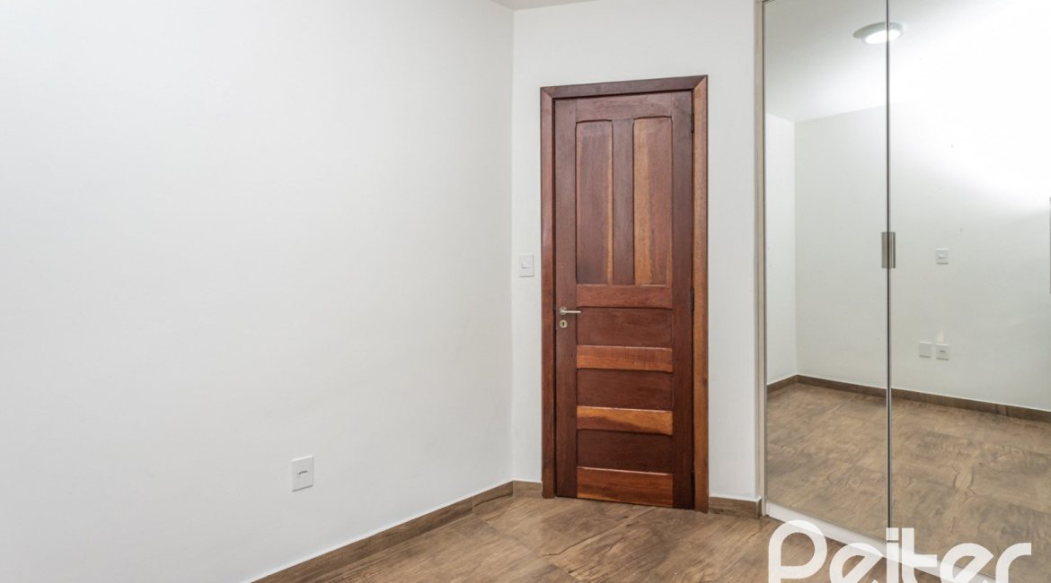 Casa em Condomínio à venda com 135m², 2 dormitórios, 1 suíte, 2 vagas, no bairro Tristeza em PORTO ALEGRE