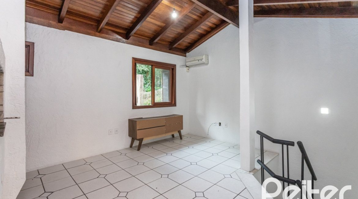 Casa em Condomínio à venda com 135m², 2 dormitórios, 1 suíte, 2 vagas, no bairro Tristeza em PORTO ALEGRE