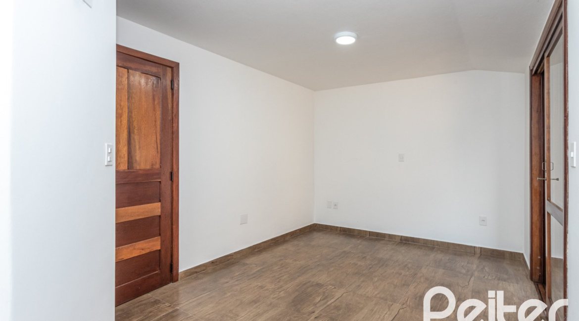 Casa em Condomínio à venda com 135m², 2 dormitórios, 1 suíte, 2 vagas, no bairro Tristeza em PORTO ALEGRE