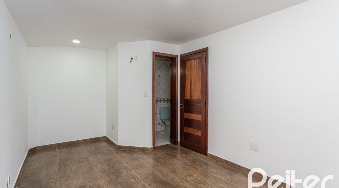 Casa em Condomínio à venda com 135m², 2 dormitórios, 1 suíte, 2 vagas, no bairro Tristeza em PORTO ALEGRE
