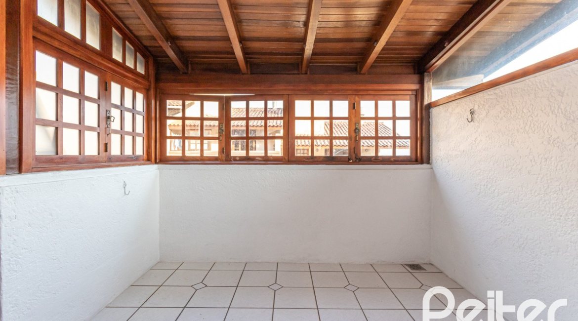 Casa em Condomínio à venda com 135m², 2 dormitórios, 1 suíte, 2 vagas, no bairro Tristeza em PORTO ALEGRE