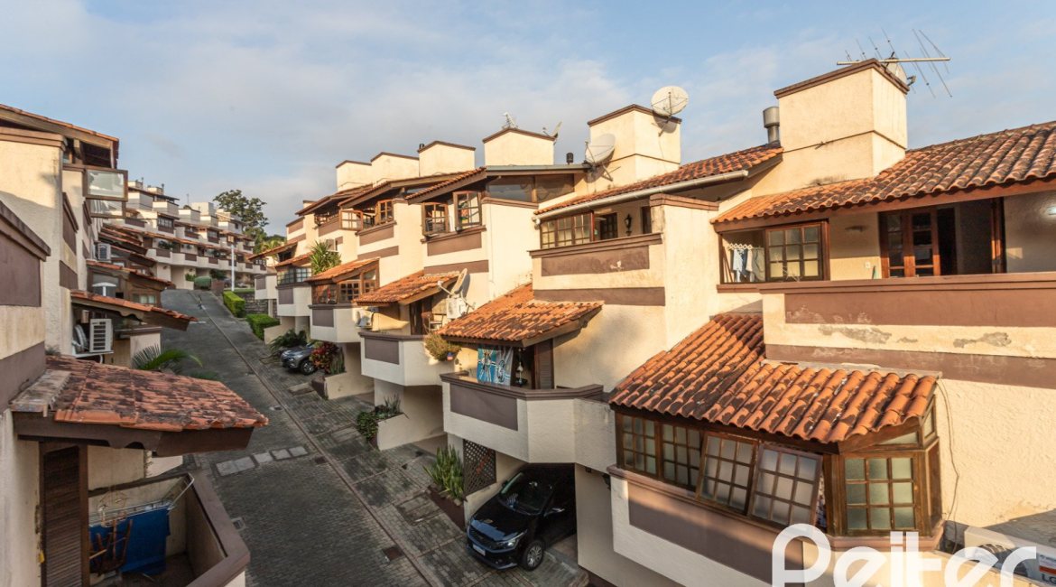 Casa em Condomínio à venda com 135m², 2 dormitórios, 1 suíte, 2 vagas, no bairro Tristeza em PORTO ALEGRE