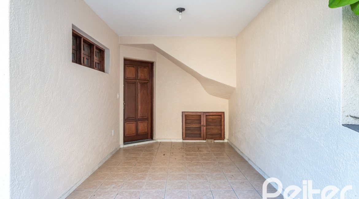 Casa em Condomínio à venda com 135m², 2 dormitórios, 1 suíte, 2 vagas, no bairro Tristeza em PORTO ALEGRE