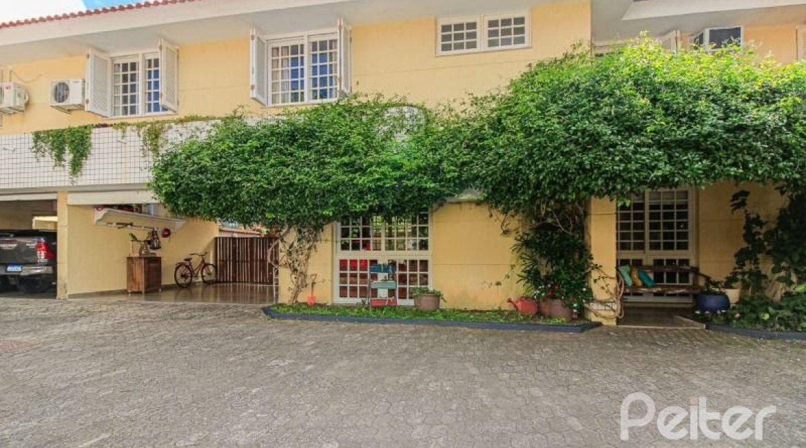 Casa em Condomínio à venda com 191m², 4 dormitórios, 2 suítes, 2 vagas, no bairro Jardim Isabel em Porto Alegre