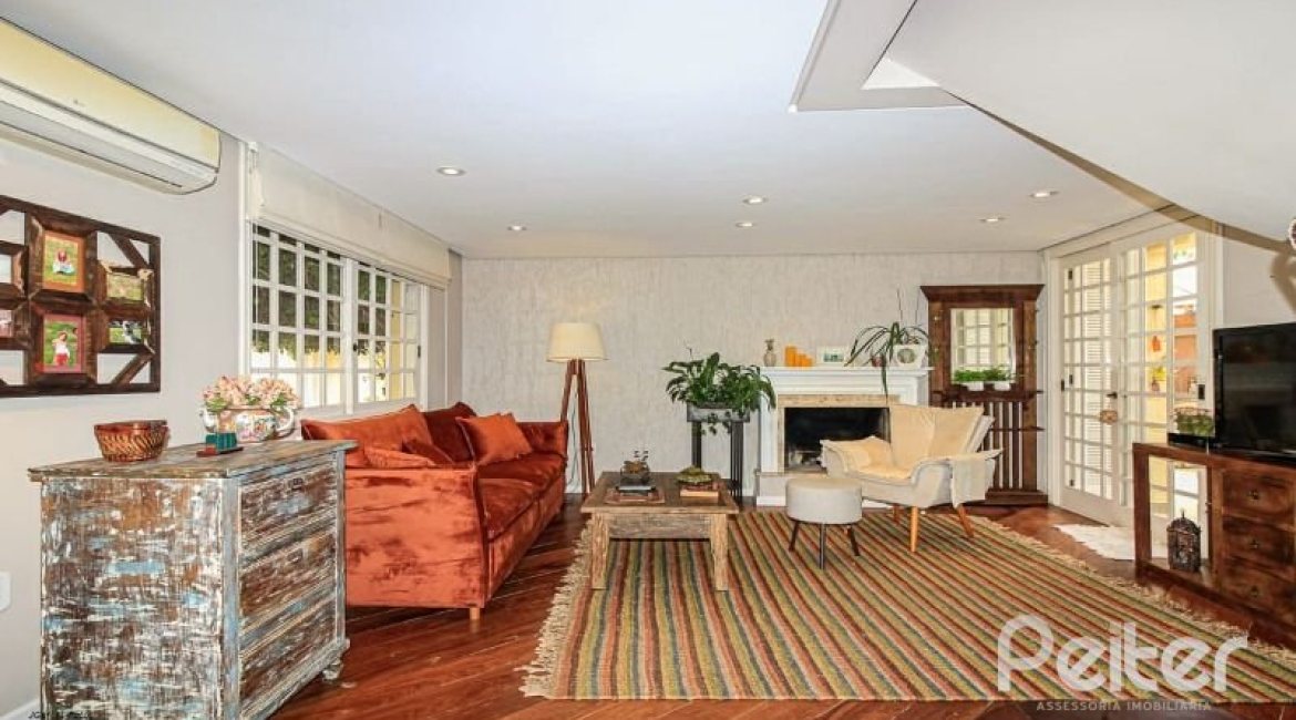Casa em Condomínio à venda com 191m², 4 dormitórios, 2 suítes, 2 vagas, no bairro Jardim Isabel em Porto Alegre