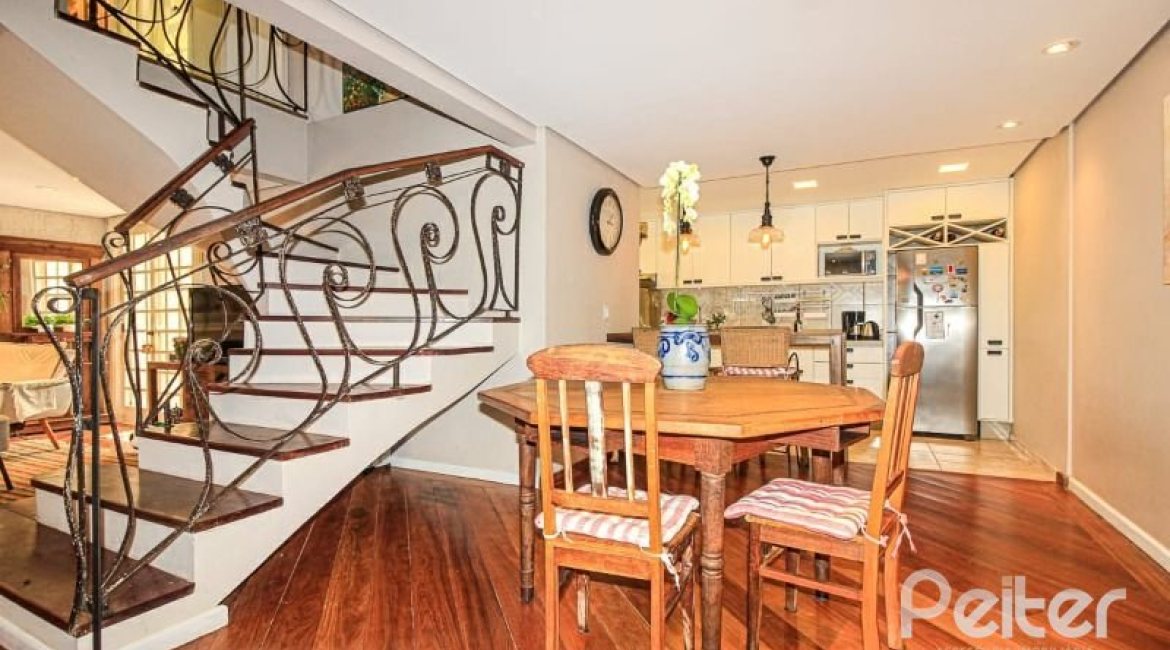 Casa em Condomínio à venda com 191m², 4 dormitórios, 2 suítes, 2 vagas, no bairro Jardim Isabel em Porto Alegre