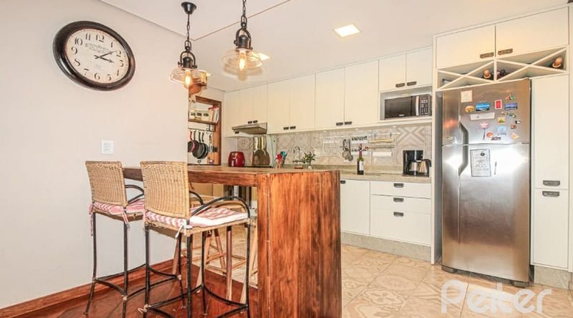 Casa em Condomínio à venda com 191m², 4 dormitórios, 2 suítes, 2 vagas, no bairro Jardim Isabel em Porto Alegre