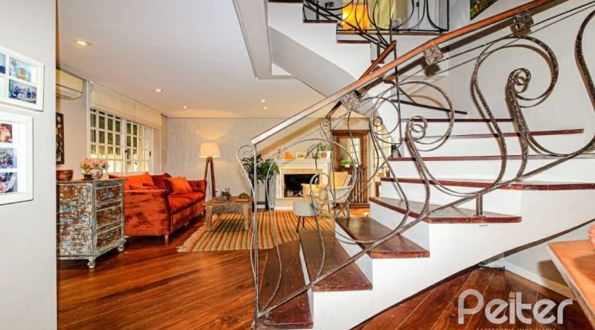 Casa em Condomínio à venda com 191m², 4 dormitórios, 2 suítes, 2 vagas, no bairro Jardim Isabel em Porto Alegre