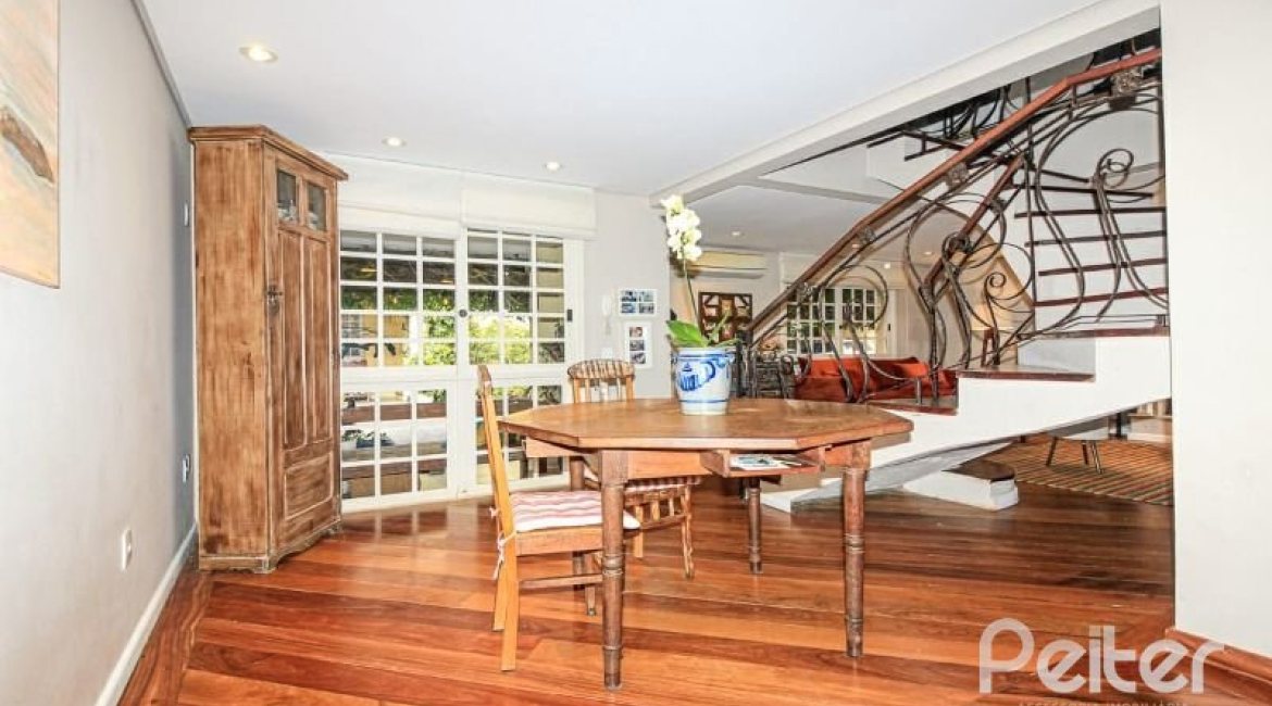 Casa em Condomínio à venda com 191m², 4 dormitórios, 2 suítes, 2 vagas, no bairro Jardim Isabel em Porto Alegre