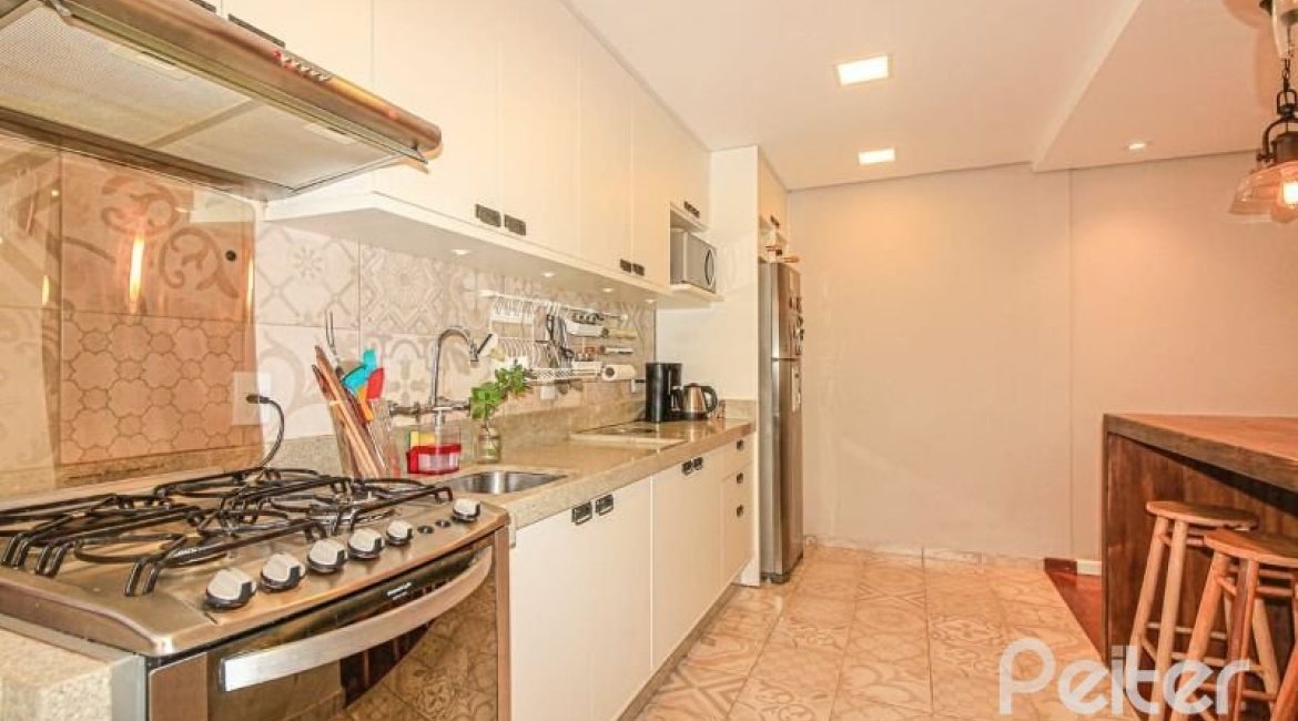 Casa em Condomínio à venda com 191m², 4 dormitórios, 2 suítes, 2 vagas, no bairro Jardim Isabel em Porto Alegre