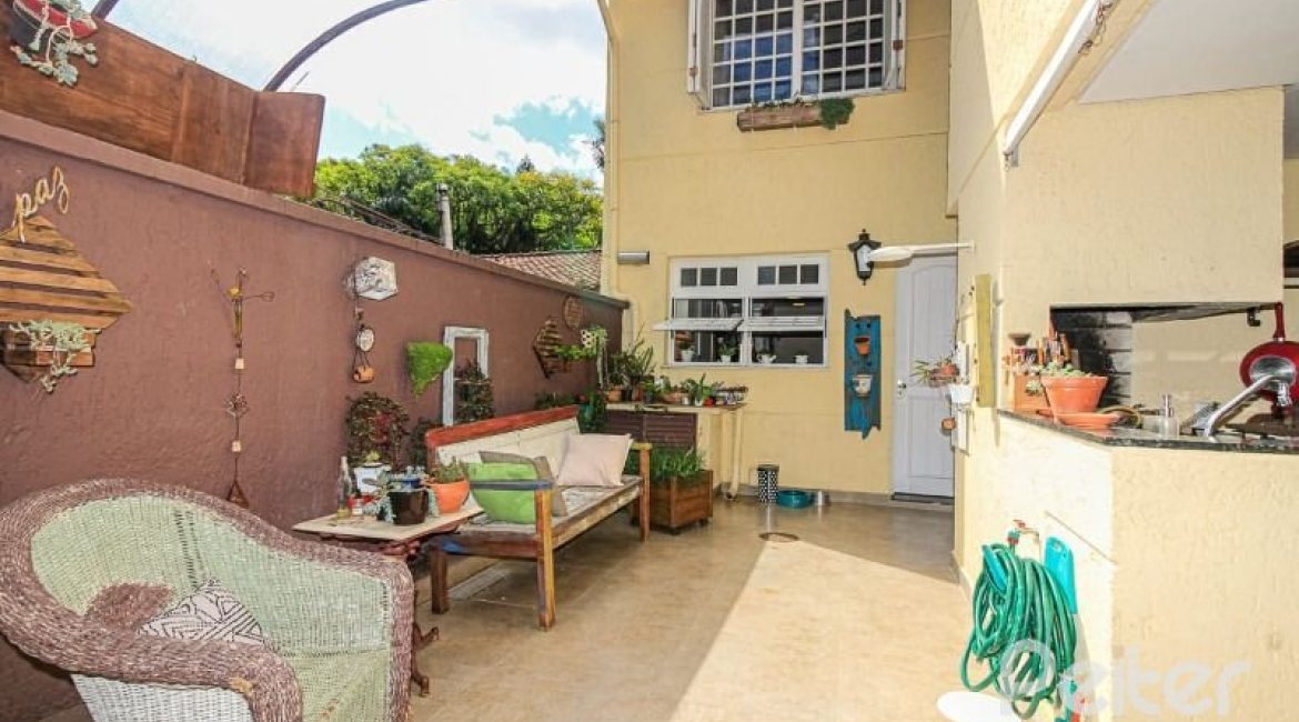 Casa em Condomínio à venda com 191m², 4 dormitórios, 2 suítes, 2 vagas, no bairro Jardim Isabel em Porto Alegre