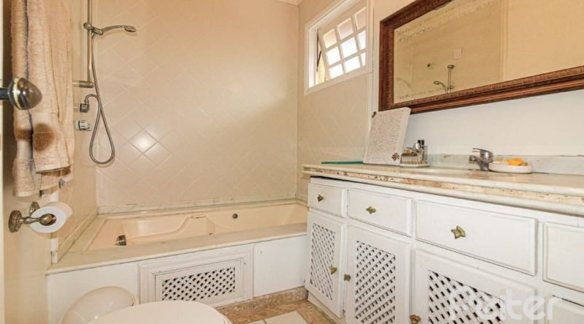 Casa em Condomínio à venda com 191m², 4 dormitórios, 2 suítes, 2 vagas, no bairro Jardim Isabel em Porto Alegre