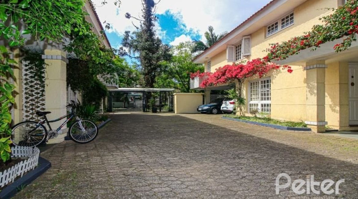 Casa em Condomínio à venda com 191m², 4 dormitórios, 2 suítes, 2 vagas, no bairro Jardim Isabel em Porto Alegre
