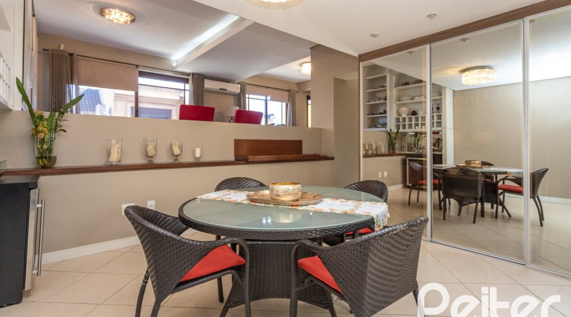 Casa em Condomínio à venda com 275m², 3 dormitórios, 1 suíte, 2 vagas, no bairro Tristeza em Porto Alegre