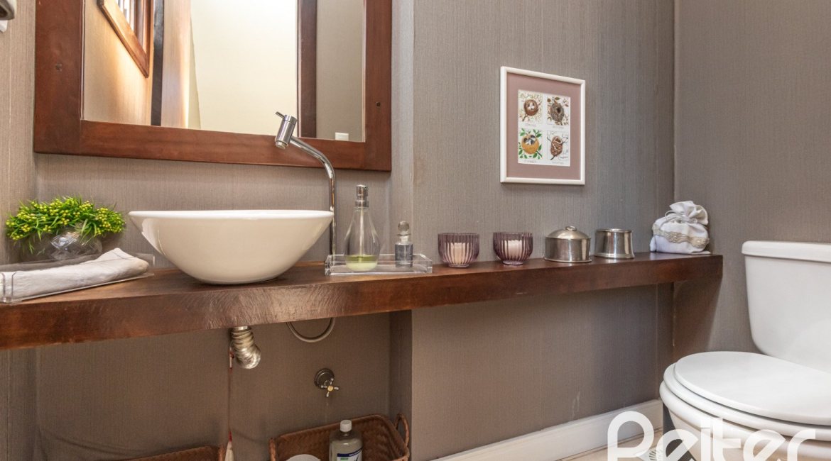 Casa em Condomínio à venda com 275m², 3 dormitórios, 1 suíte, 2 vagas, no bairro Tristeza em Porto Alegre