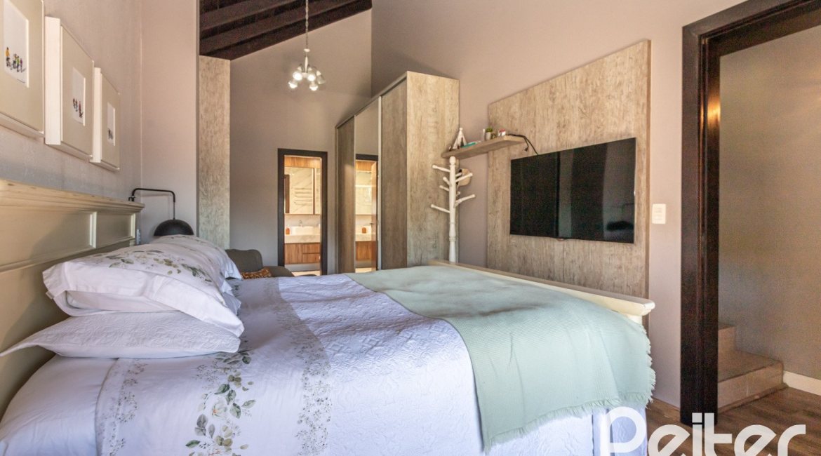 Casa em Condomínio à venda com 275m², 3 dormitórios, 1 suíte, 2 vagas, no bairro Tristeza em Porto Alegre