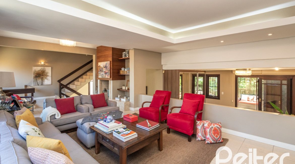 Casa em Condomínio à venda com 275m², 3 dormitórios, 1 suíte, 2 vagas, no bairro Tristeza em Porto Alegre