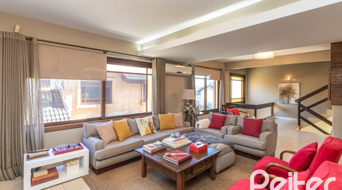 Casa em Condomínio à venda com 275m², 3 dormitórios, 1 suíte, 2 vagas, no bairro Tristeza em Porto Alegre