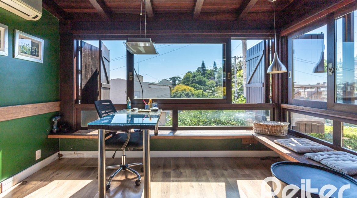 Casa em Condomínio à venda com 275m², 3 dormitórios, 1 suíte, 2 vagas, no bairro Tristeza em Porto Alegre