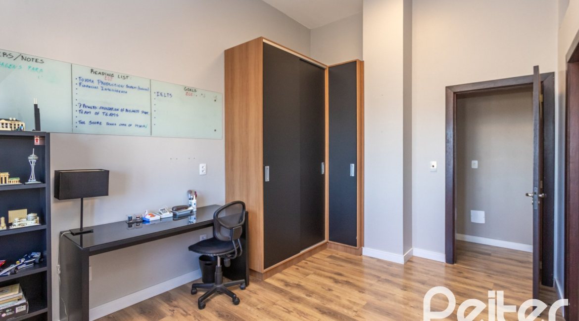 Casa em Condomínio à venda com 275m², 3 dormitórios, 1 suíte, 2 vagas, no bairro Tristeza em Porto Alegre