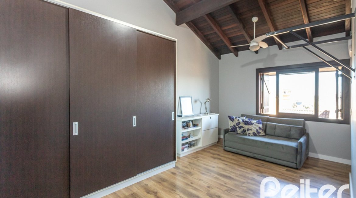 Casa em Condomínio à venda com 275m², 3 dormitórios, 1 suíte, 2 vagas, no bairro Tristeza em Porto Alegre