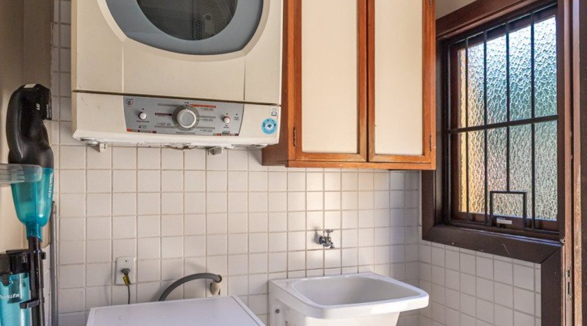 Casa em Condomínio à venda com 275m², 3 dormitórios, 1 suíte, 2 vagas, no bairro Tristeza em Porto Alegre