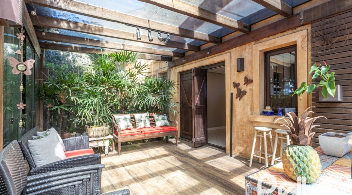 Casa em Condomínio à venda com 275m², 3 dormitórios, 1 suíte, 2 vagas, no bairro Tristeza em Porto Alegre