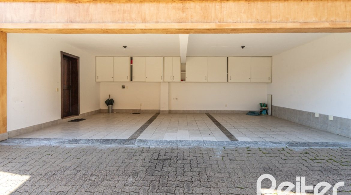 Casa em Condomínio à venda com 275m², 3 dormitórios, 1 suíte, 2 vagas, no bairro Tristeza em Porto Alegre