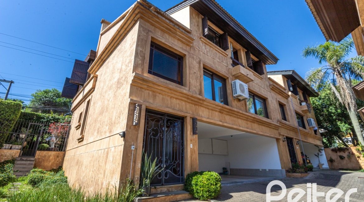 Casa em Condomínio à venda com 275m², 3 dormitórios, 1 suíte, 2 vagas, no bairro Tristeza em Porto Alegre