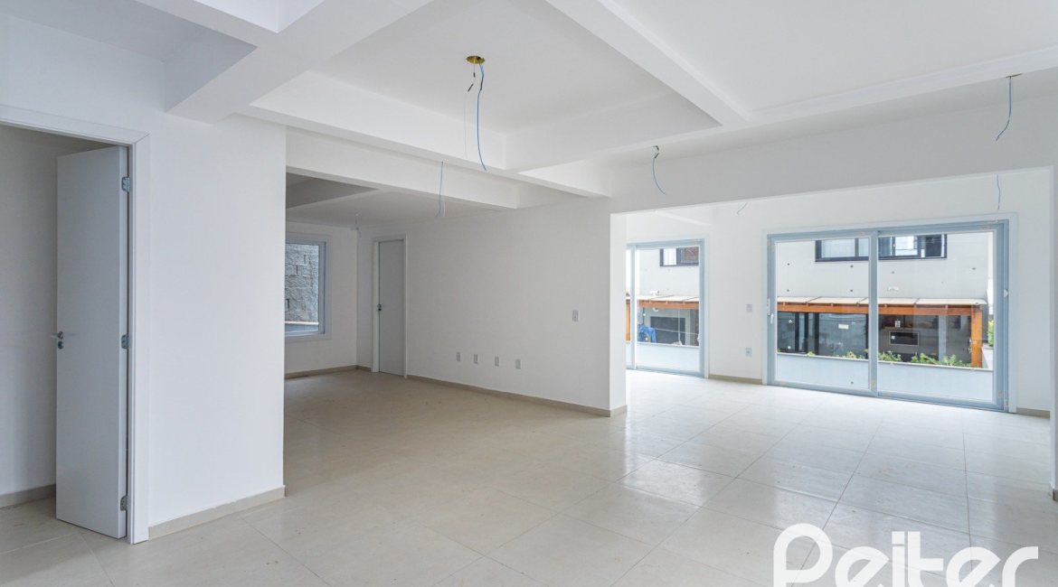 Casa em Condomínio à venda com 225m², 3 dormitórios, 3 suítes, 3 vagas, no bairro Hipica em PORTO ALEGRE