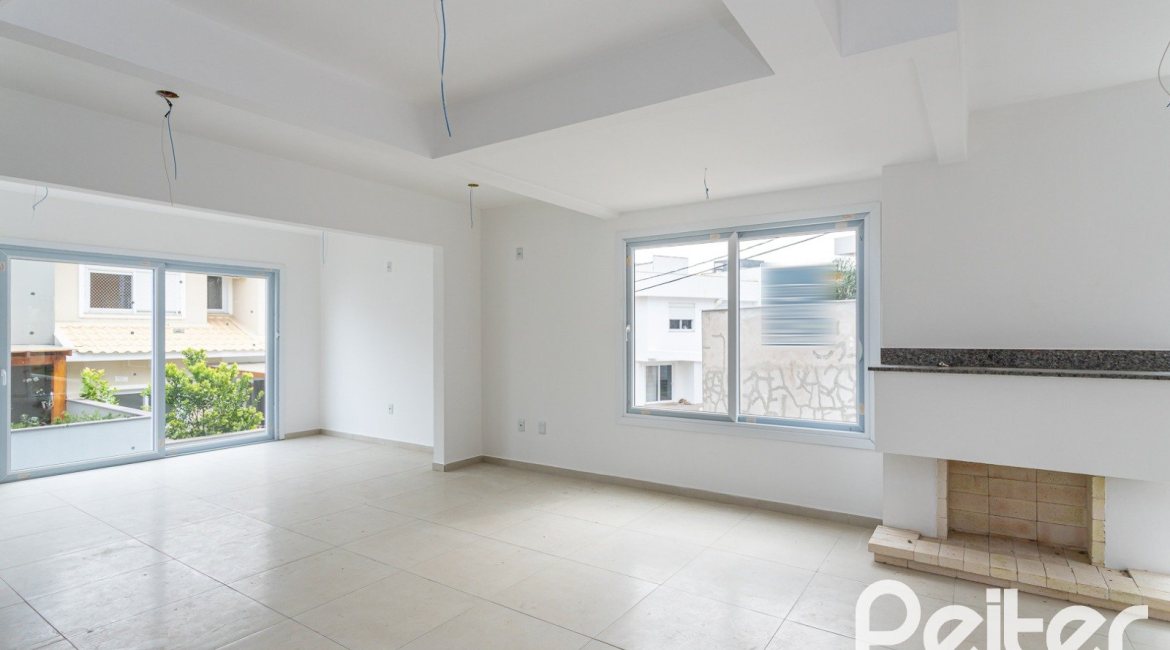 Casa em Condomínio à venda com 225m², 3 dormitórios, 3 suítes, 3 vagas, no bairro Hipica em PORTO ALEGRE