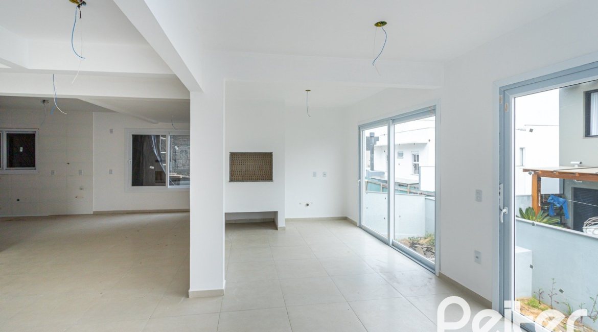 Casa em Condomínio à venda com 225m², 3 dormitórios, 3 suítes, 3 vagas, no bairro Hipica em PORTO ALEGRE