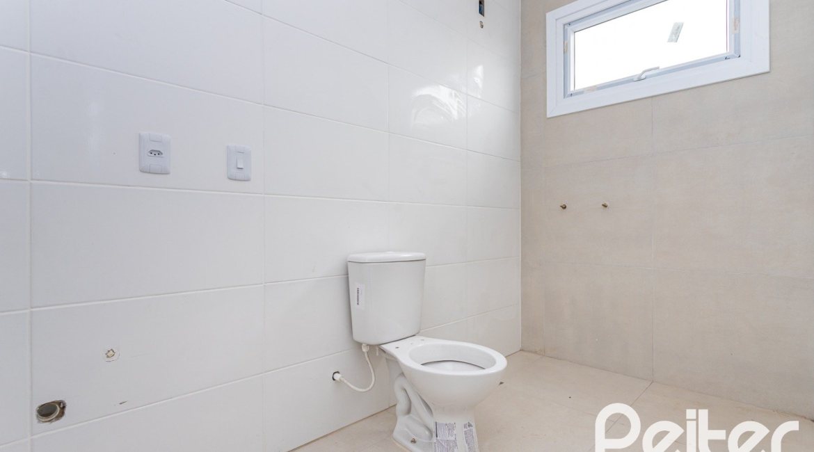 Casa em Condomínio à venda com 225m², 3 dormitórios, 3 suítes, 3 vagas, no bairro Hipica em PORTO ALEGRE