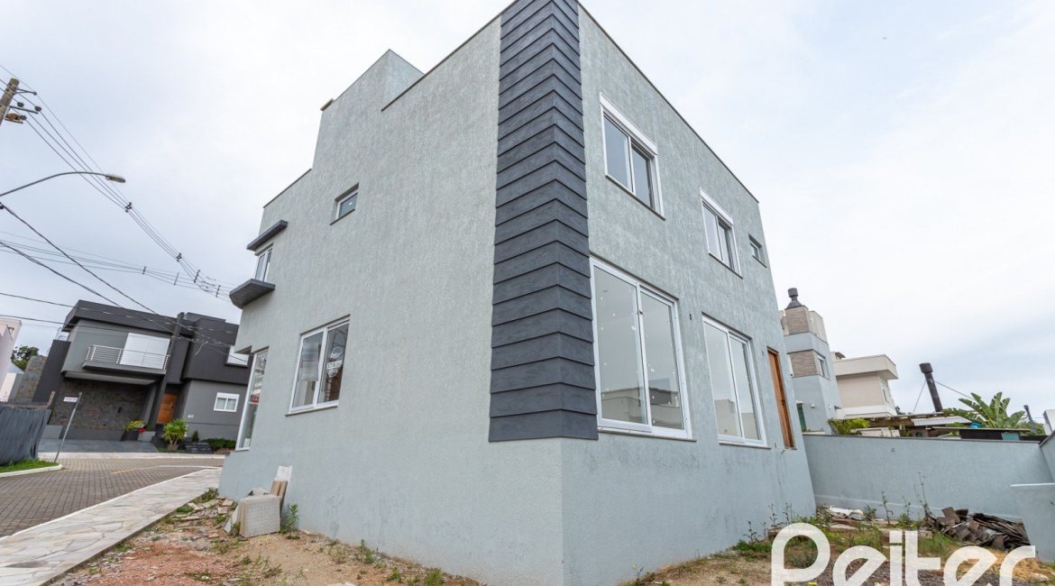 Casa em Condomínio à venda com 225m², 3 dormitórios, 3 suítes, 3 vagas, no bairro Hipica em PORTO ALEGRE