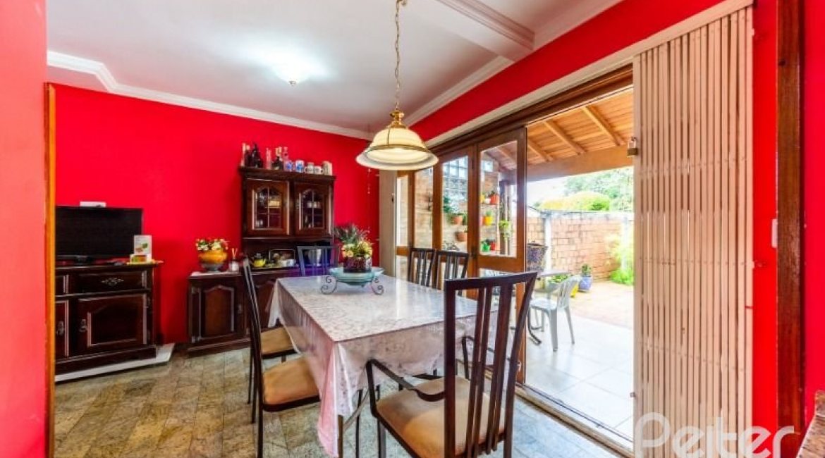 Casa em Condomínio à venda com 160m², 3 dormitórios, 1 suíte, 2 vagas, no bairro Ipanema em PORTO ALEGRE