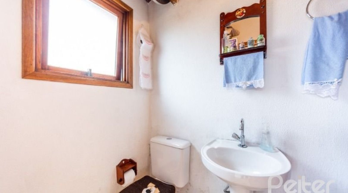 Casa em Condomínio à venda com 160m², 3 dormitórios, 1 suíte, 2 vagas, no bairro Ipanema em PORTO ALEGRE