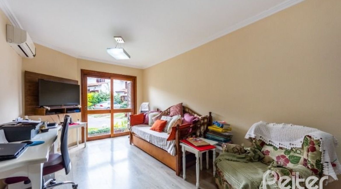 Casa em Condomínio à venda com 160m², 3 dormitórios, 1 suíte, 2 vagas, no bairro Ipanema em PORTO ALEGRE