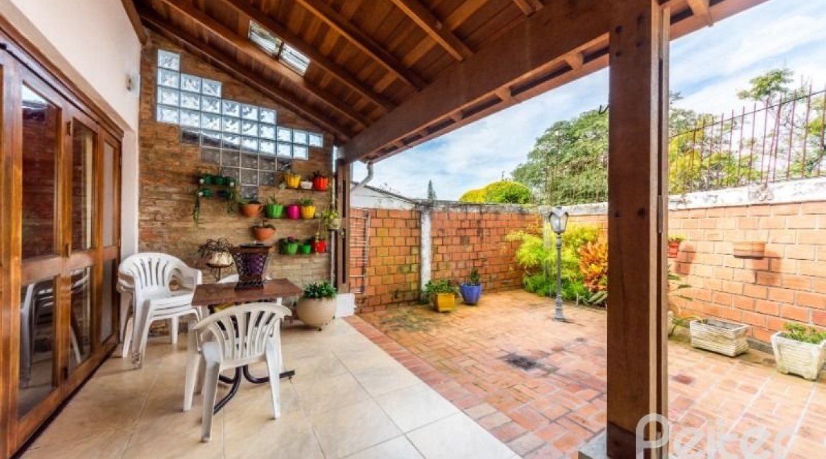 Casa em Condomínio à venda com 160m², 3 dormitórios, 1 suíte, 2 vagas, no bairro Ipanema em PORTO ALEGRE