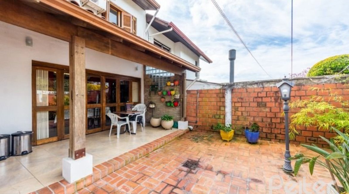 Casa em Condomínio à venda com 160m², 3 dormitórios, 1 suíte, 2 vagas, no bairro Ipanema em PORTO ALEGRE