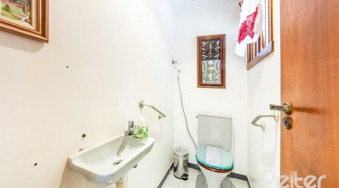 Casa em Condomínio à venda com 160m², 3 dormitórios, 1 suíte, 2 vagas, no bairro Ipanema em PORTO ALEGRE