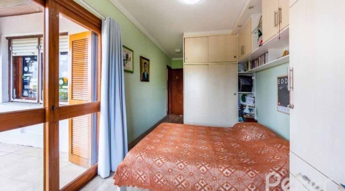 Casa em Condomínio à venda com 160m², 3 dormitórios, 1 suíte, 2 vagas, no bairro Ipanema em PORTO ALEGRE