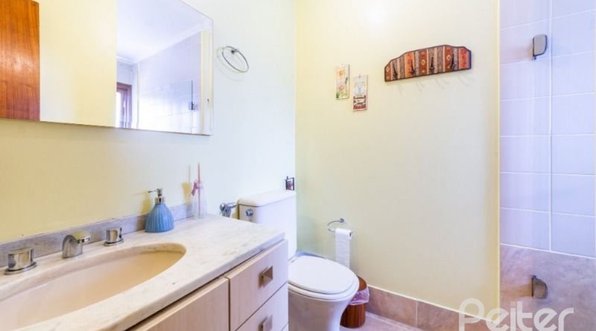 Casa em Condomínio à venda com 160m², 3 dormitórios, 1 suíte, 2 vagas, no bairro Ipanema em PORTO ALEGRE